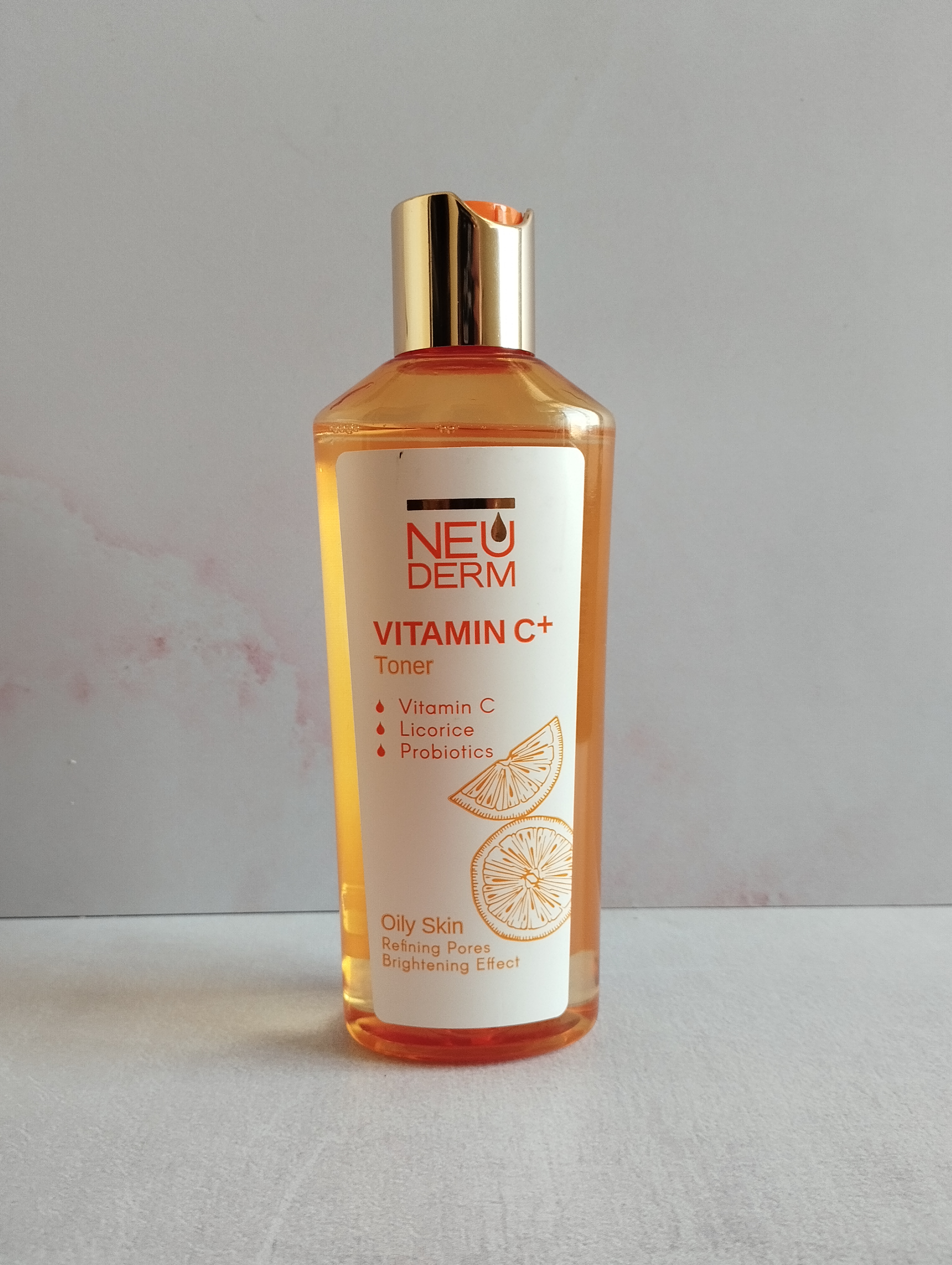 تونر ویتامین سی نئودرم مخصوص پوست چرب