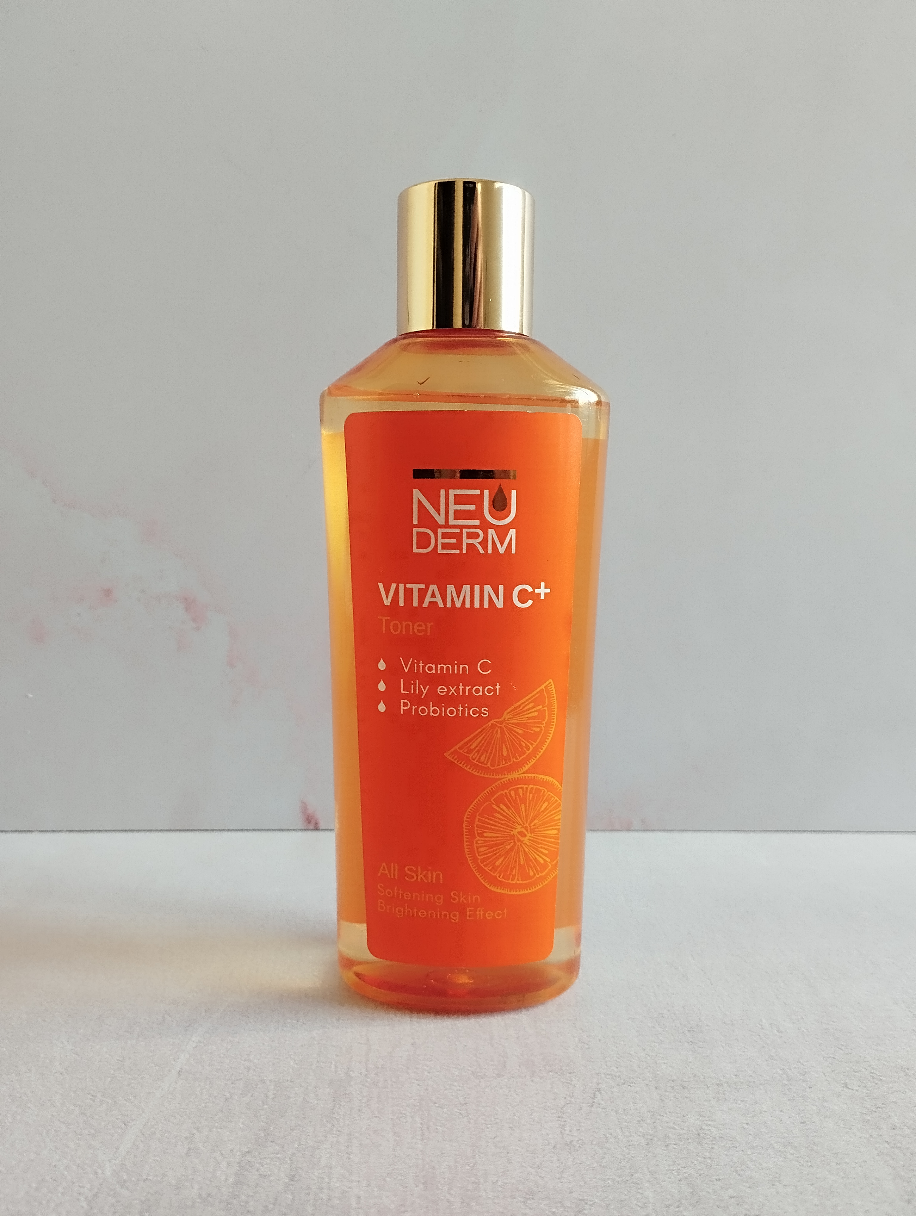 تونر ویتامین سی نئودرم مخصوص پوست های خشک و حساس
